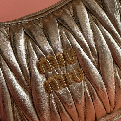 Miu Miu Geantă Exclusive Medium - prezentare produs