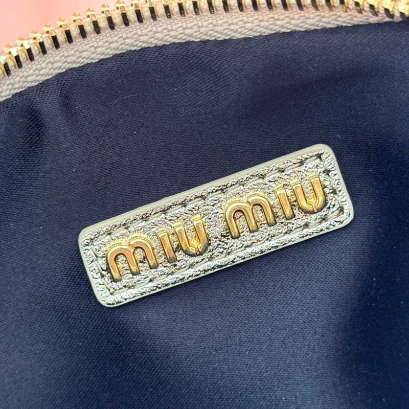 Miu Miu Geantă Exclusive Medium - prezentare produs