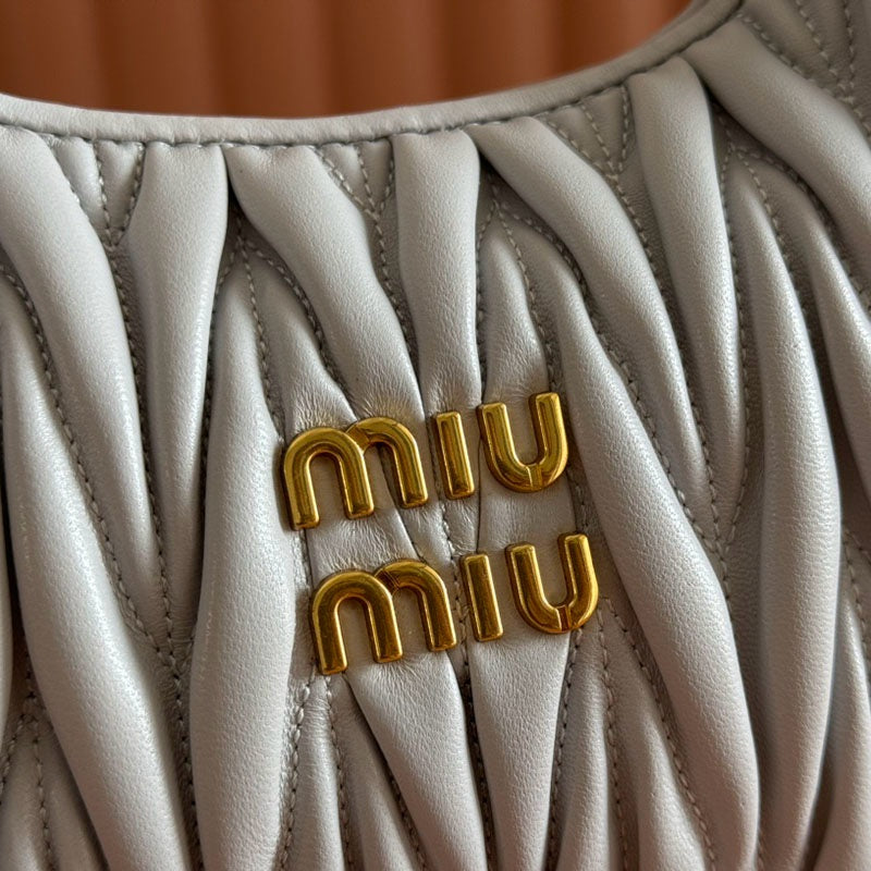 Miu Miu Geantă Exclusive Medium - prezentare produs