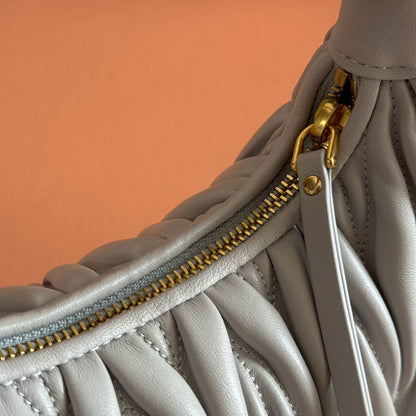 Miu Miu Geantă Exclusive Medium - prezentare produs