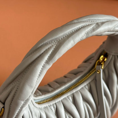 Miu Miu Geantă Exclusive Medium - prezentare produs