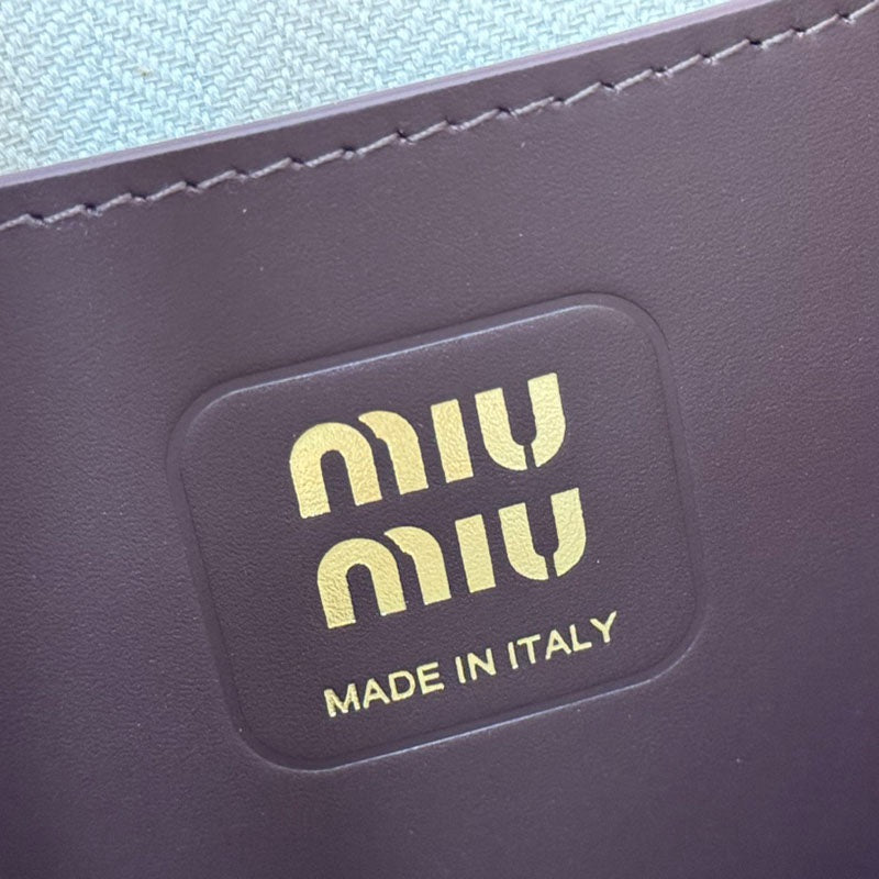 Miu Miu Geantă Exclusive Medium - prezentare produs