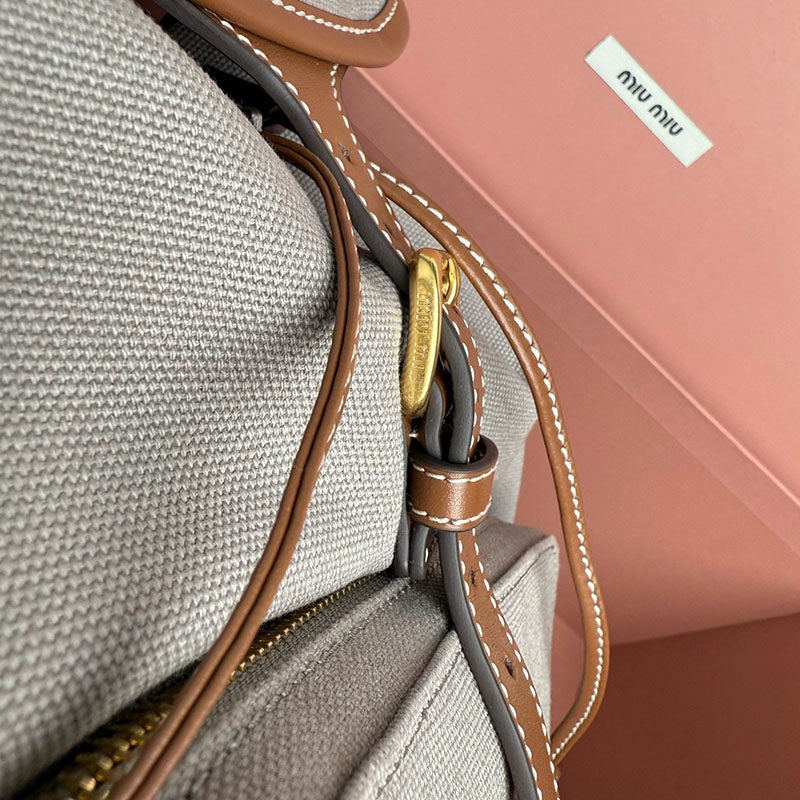 Miu Miu Geantă Exclusive Medium - prezentare produs