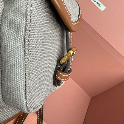 Miu Miu Geantă Exclusive Medium - prezentare produs
