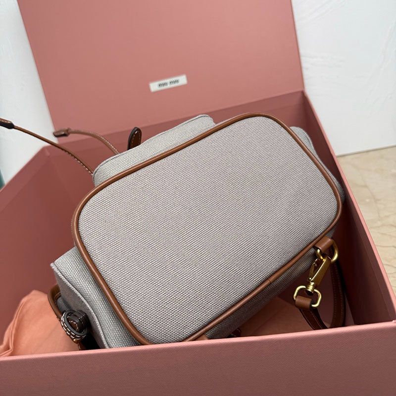 Miu Miu Geantă Exclusive Medium - prezentare produs