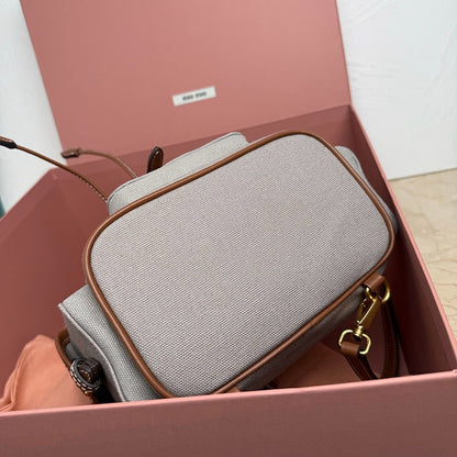 Miu Miu Geantă Exclusive Medium - prezentare produs
