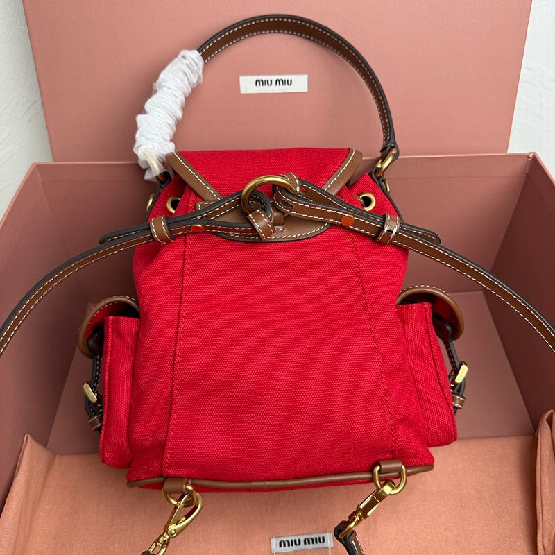 Miu Miu Geantă Exclusive Medium - prezentare produs
