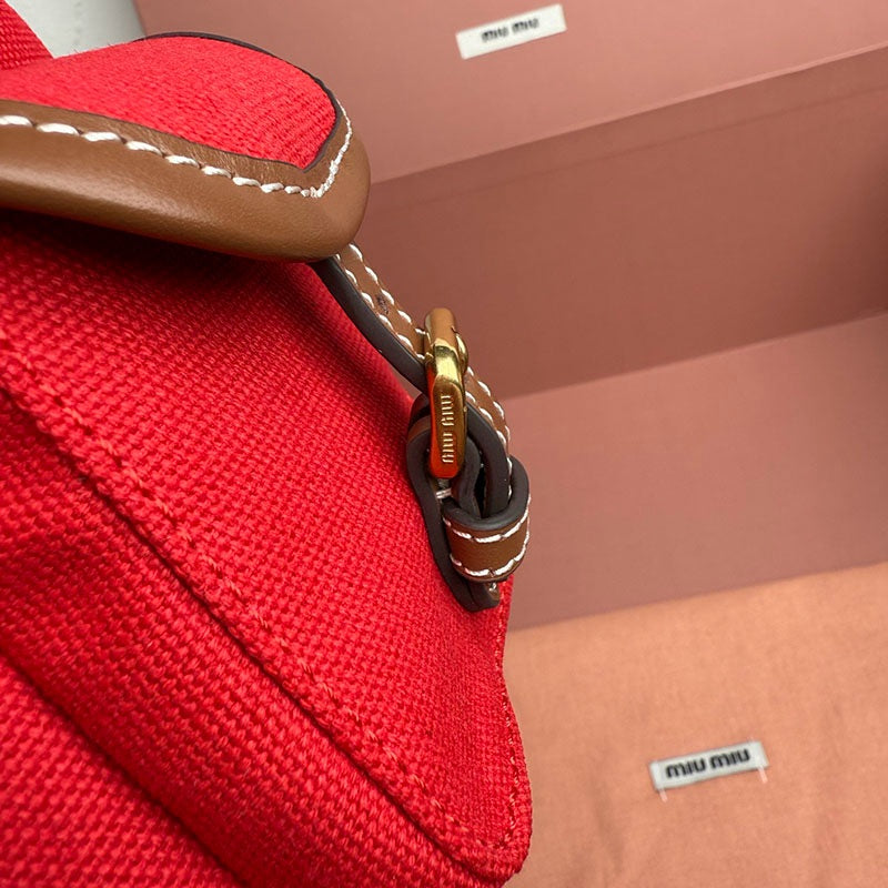 Miu Miu Geantă Exclusive Medium - prezentare produs