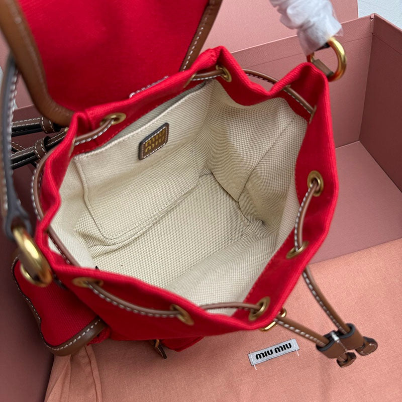 Miu Miu Geantă Exclusive Medium - prezentare produs