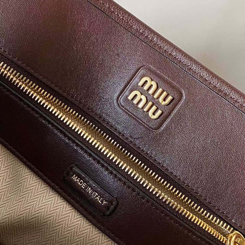 Miu Miu Woman Geantă Exclusive - prezentare produs