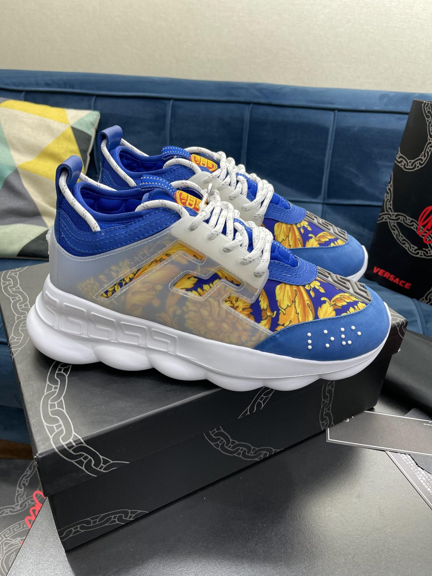 Versace Chain Reaction Albastru - prezentare produs