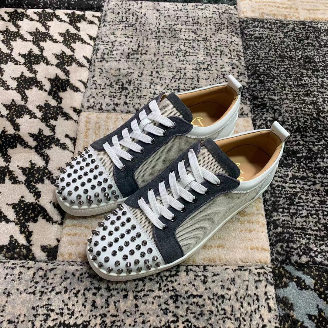 Christian Louboutin Low Argintiu Spikes - prezentare produs
