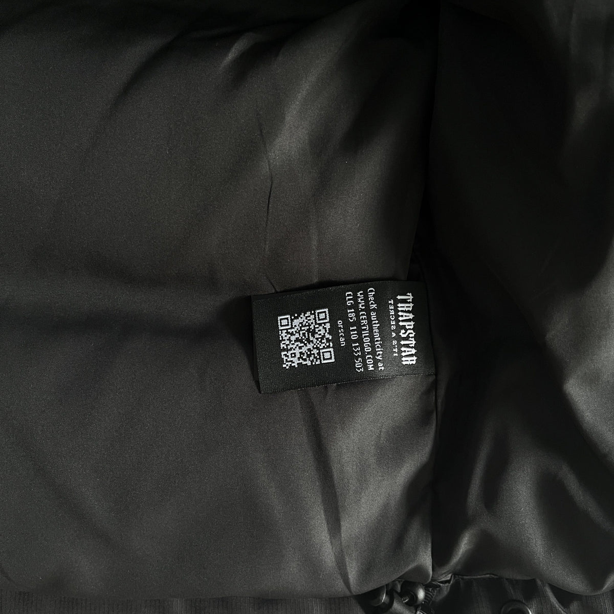 Trapstar Puffer Geacă Blackout Ediție - prezentare produs