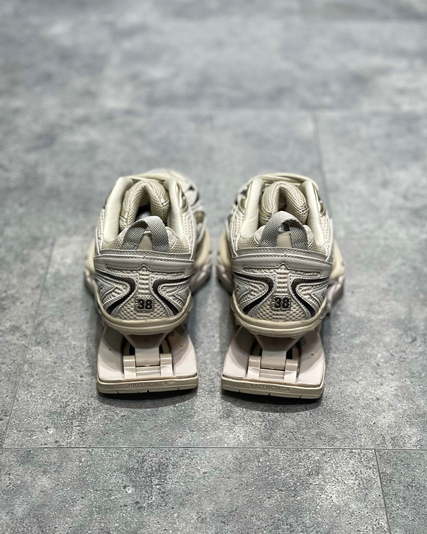 Balenciaga X Pander Crem - prezentare produs