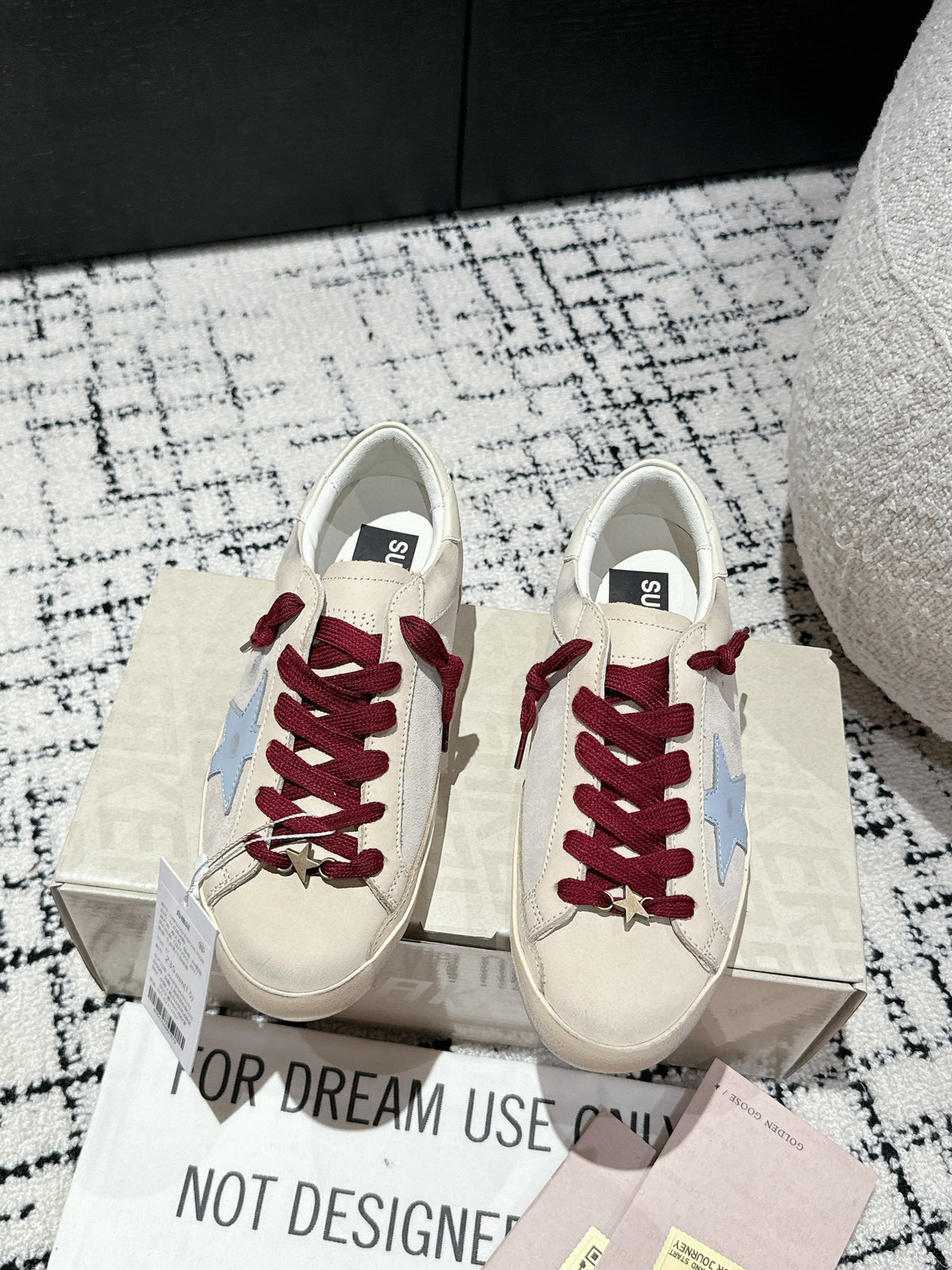 Golden Goose - prezentare produs
