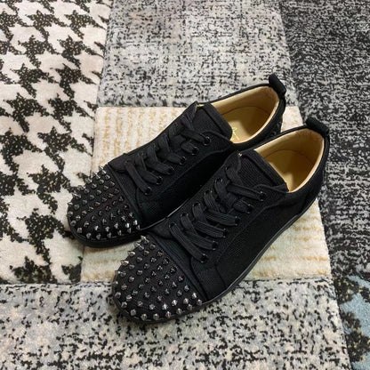 Christian Louboutin Negru Argintiu Spikes Low - prezentare produs