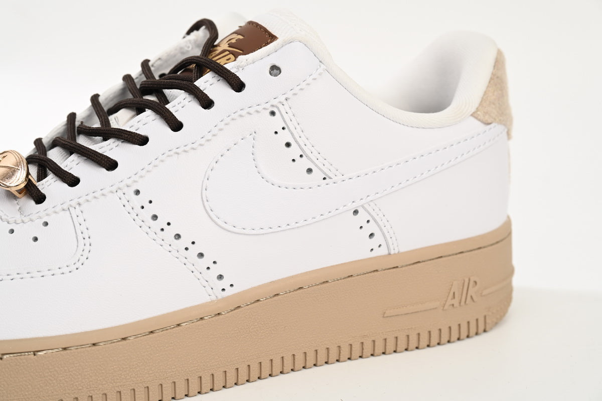 Nike Air Force Low Alb Light Drown - prezentare produs