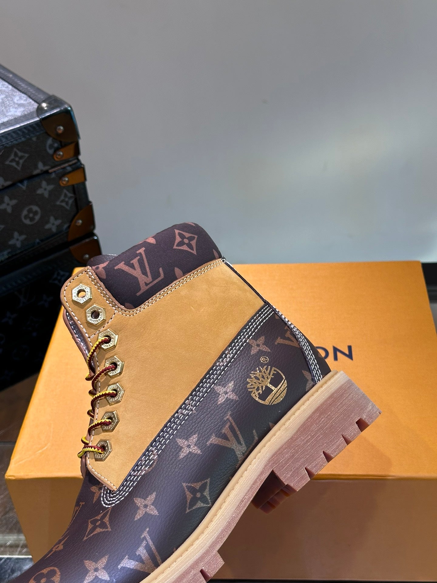 Louis Vuitton LV X Timberland Ghete Dark Maro Pânză - prezentare produs