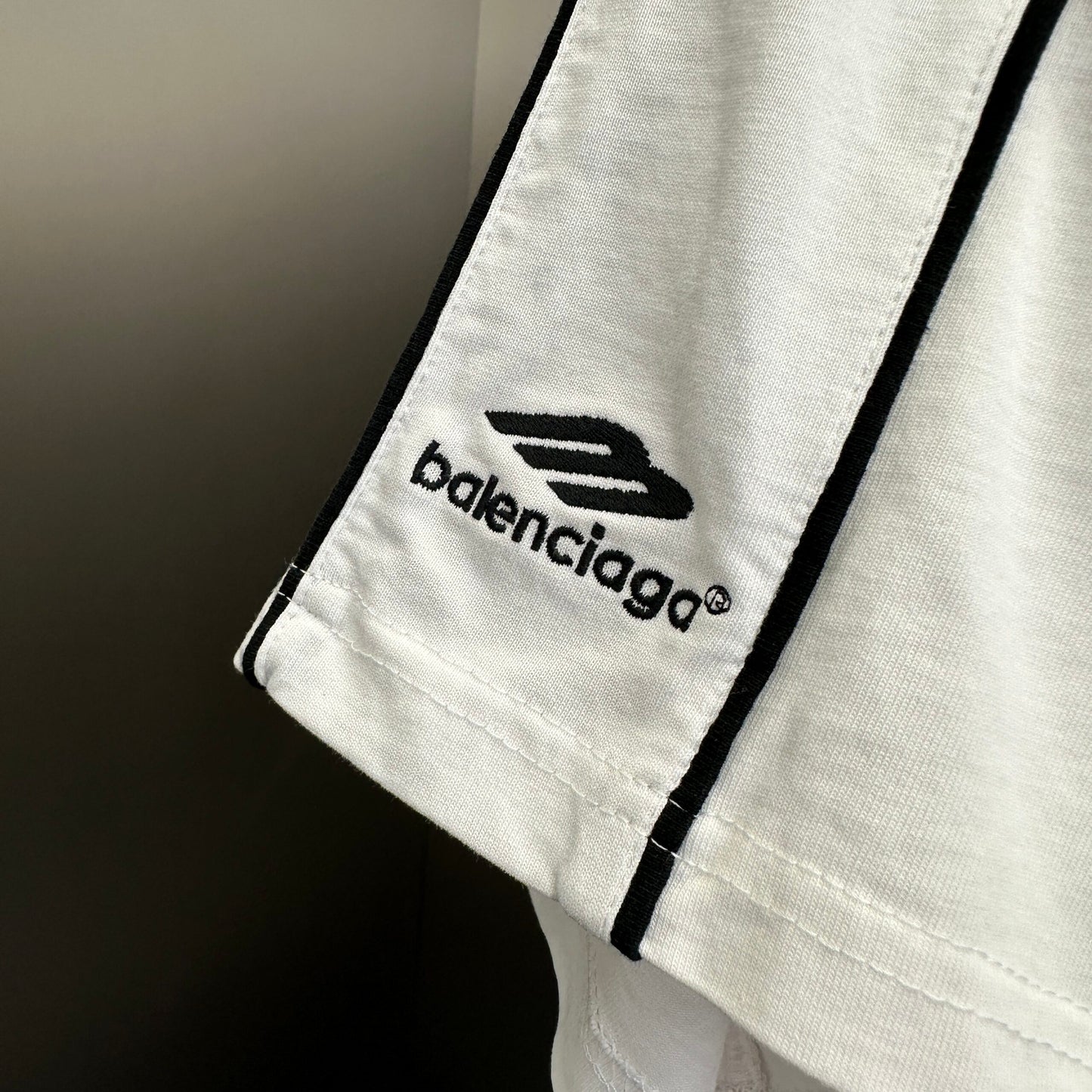 Balenciaga T Cămașă Exclusive - prezentare produs