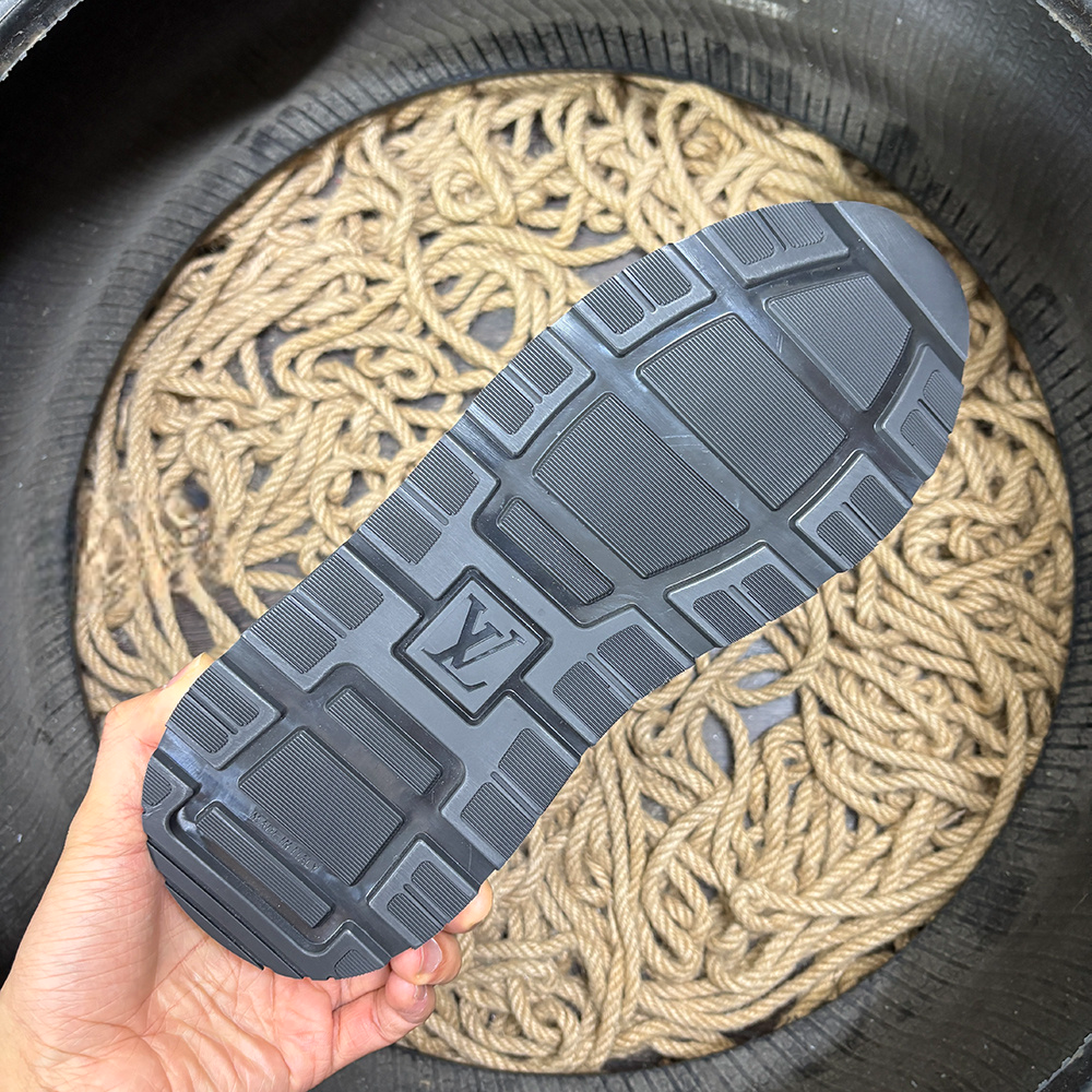 Louis Vuitton LV Run Away Negru Alb - prezentare produs