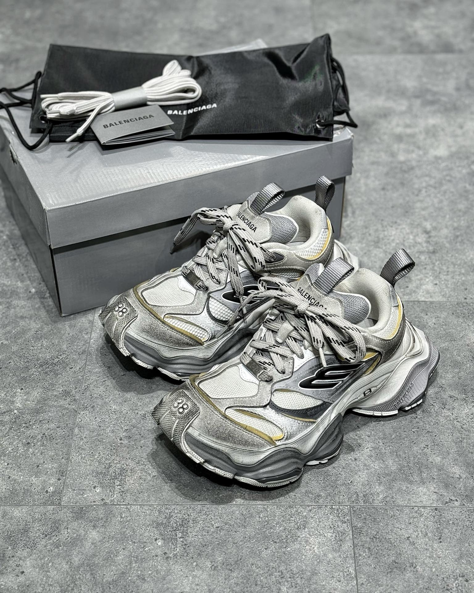 Balenciaga Cargo Gri - prezentare produs