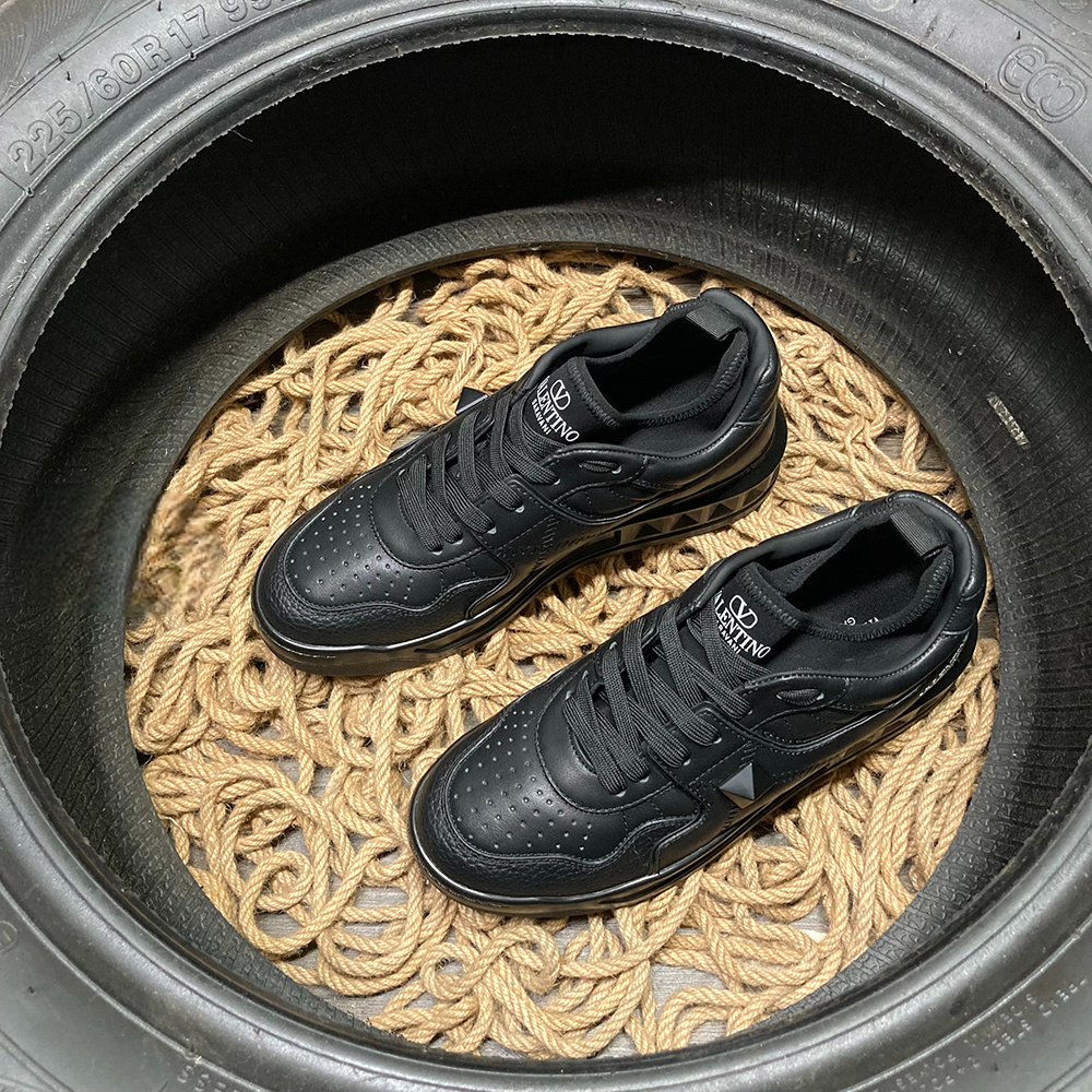 Valentino One Stud Pantofi sport - prezentare produs