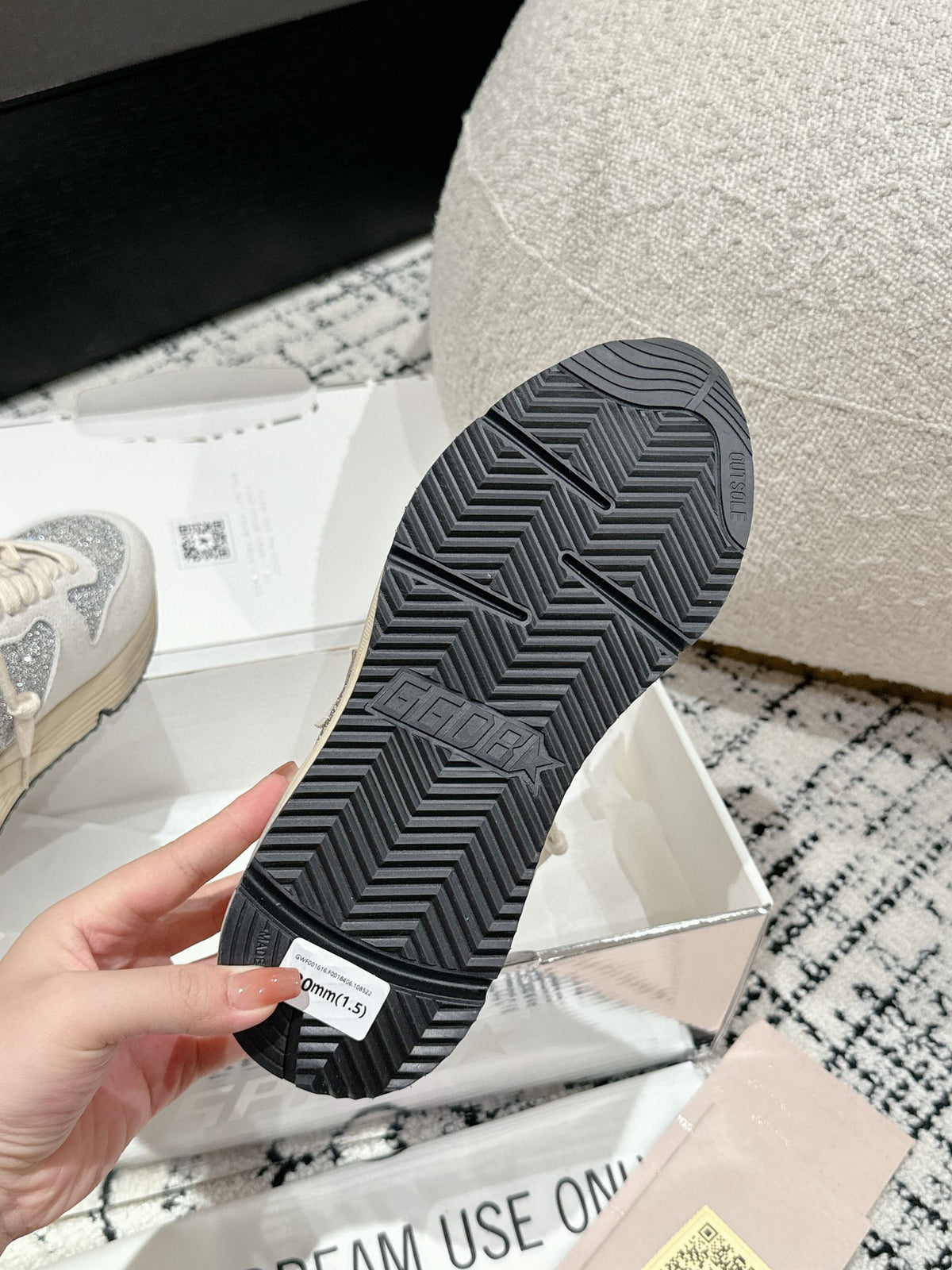 Golden Goose Deluxe G13 - prezentare produs