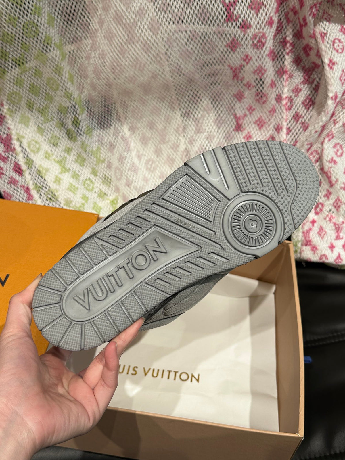 Louis Vuitton LV Skate Gri - prezentare produs