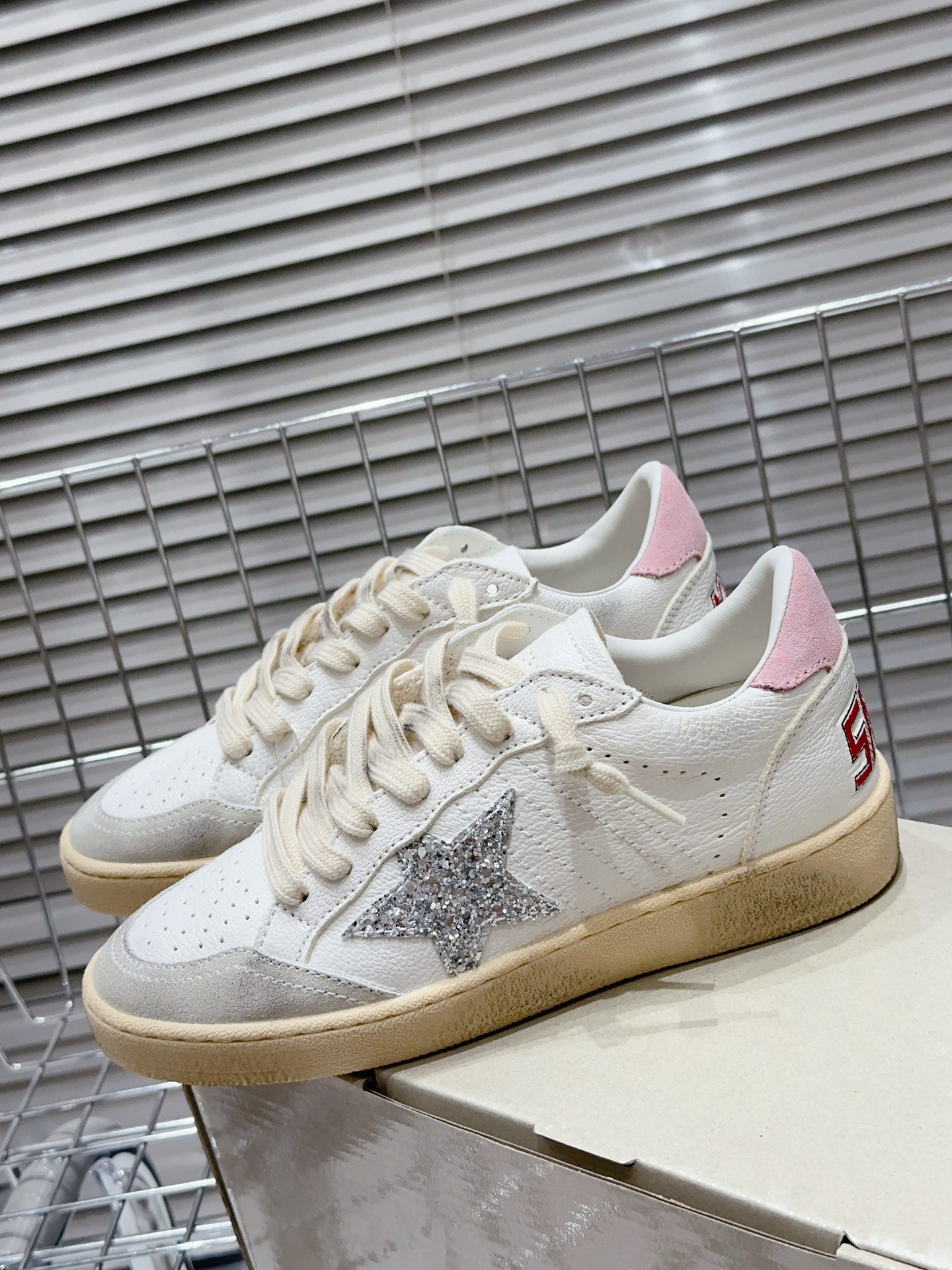 Golden Goose Deluxe G57 - prezentare produs