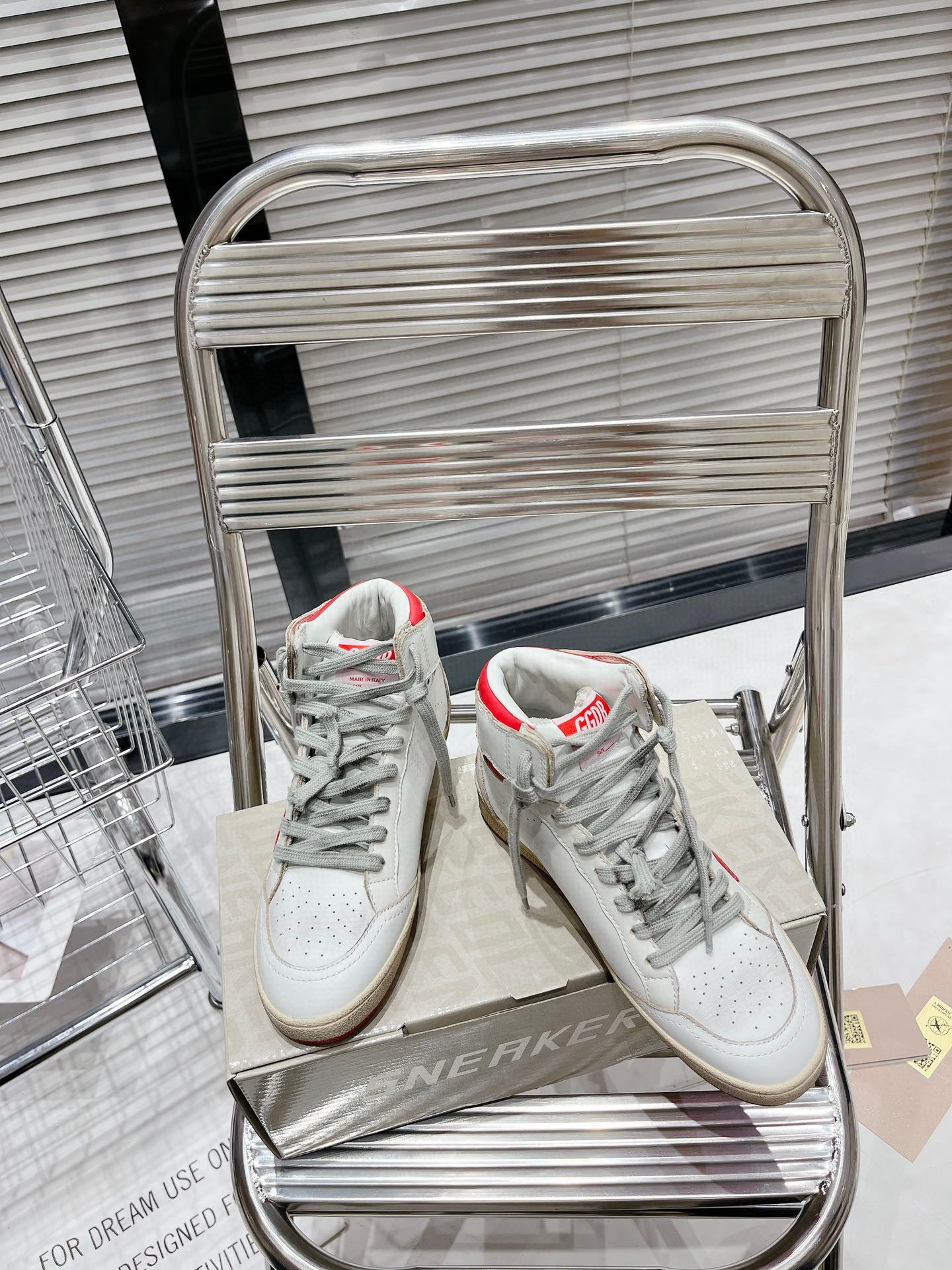 Golden Goose Deluxe High G17 - prezentare produs