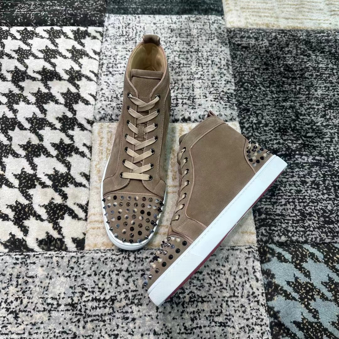 Christian Louboutin Crem Velvet Spikes High - prezentare produs