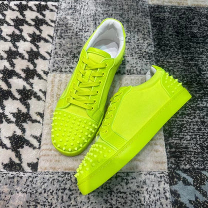 Christian Louboutin Electric Lime Low Spikes - prezentare produs