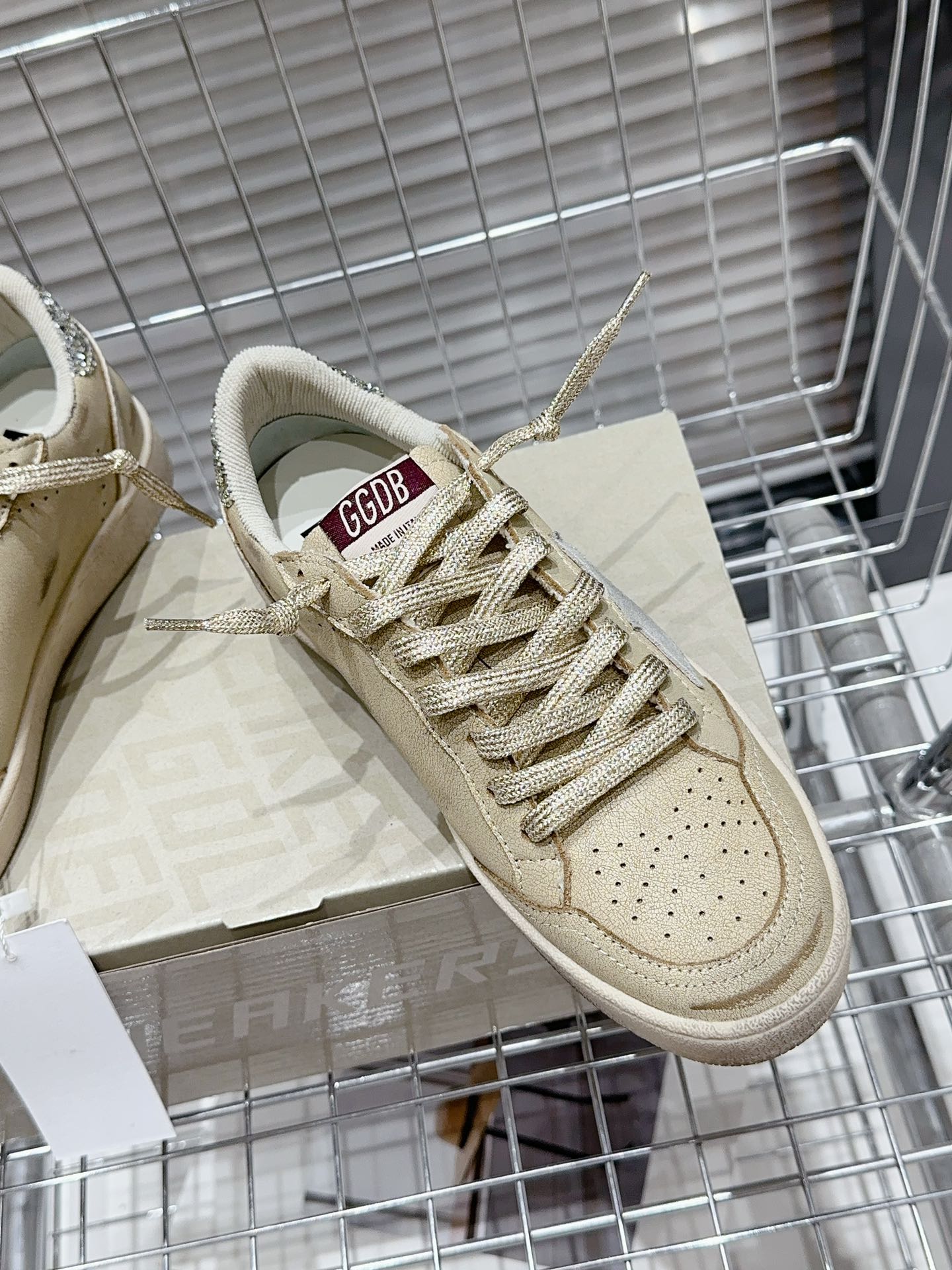 Golden Goose Deluxe G57 Pantofi sport - prezentare produs