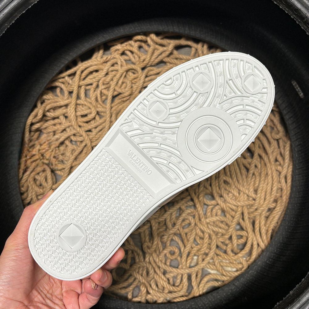 Valentino Upvillage Alb Crem - prezentare produs