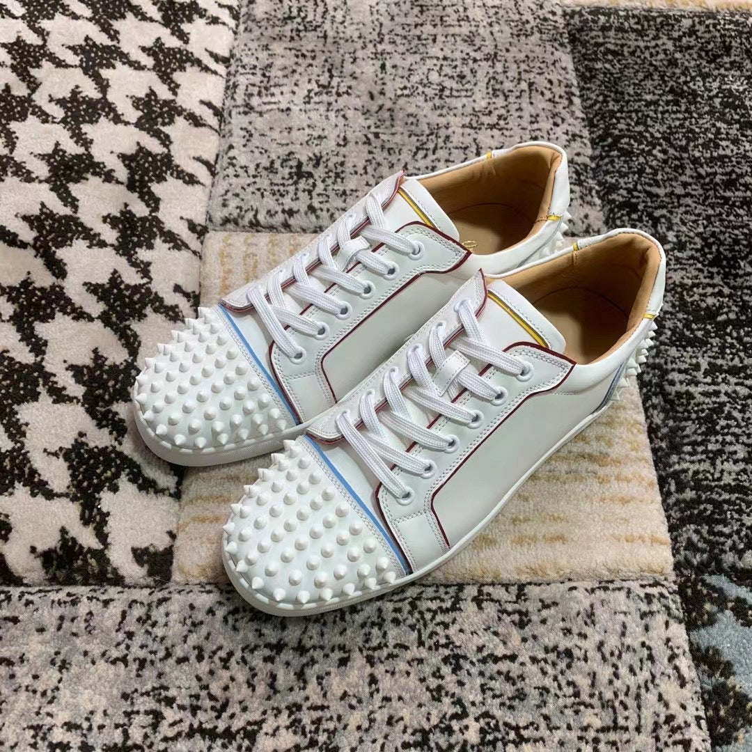Christian Louboutin Alb Spikes Low - prezentare produs