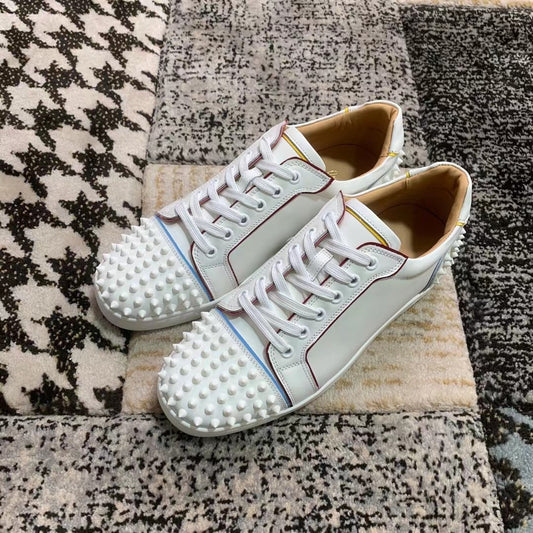 Christian Louboutin Alb Spikes Low - prezentare produs