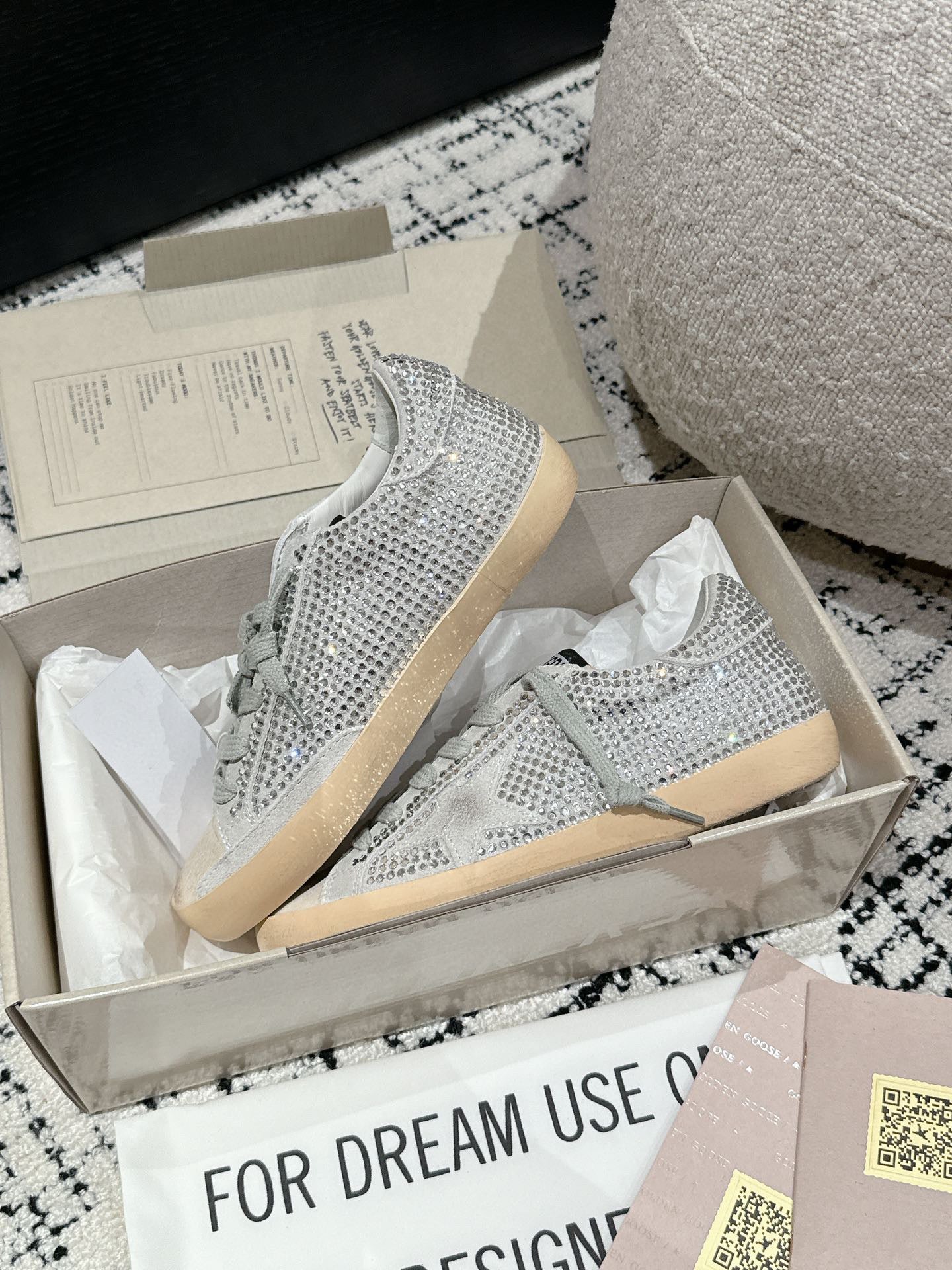 Golden Goose Deluxe G09 - prezentare produs