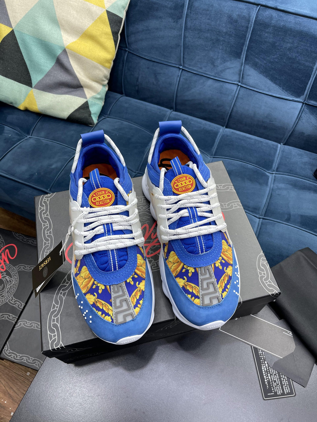 Versace Chain Reaction Albastru - prezentare produs