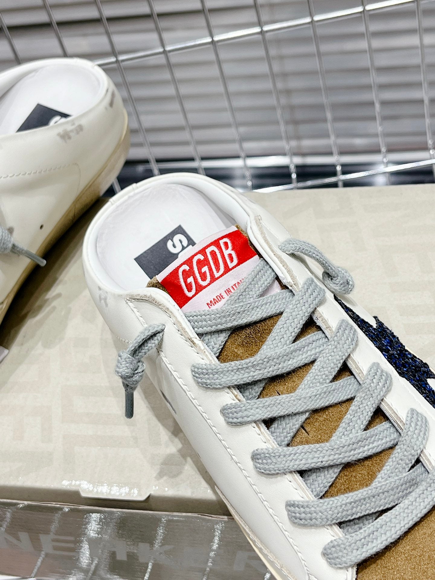 Golden Goose Deluxe G51 - prezentare produs