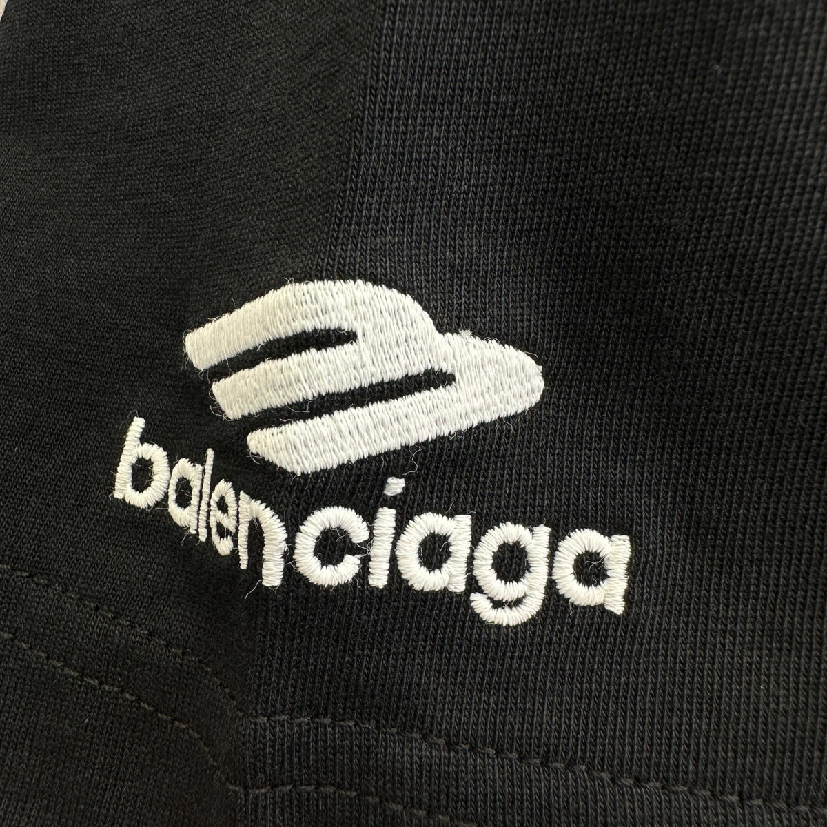 Balenciaga T Cămașă Exclusive - prezentare produs