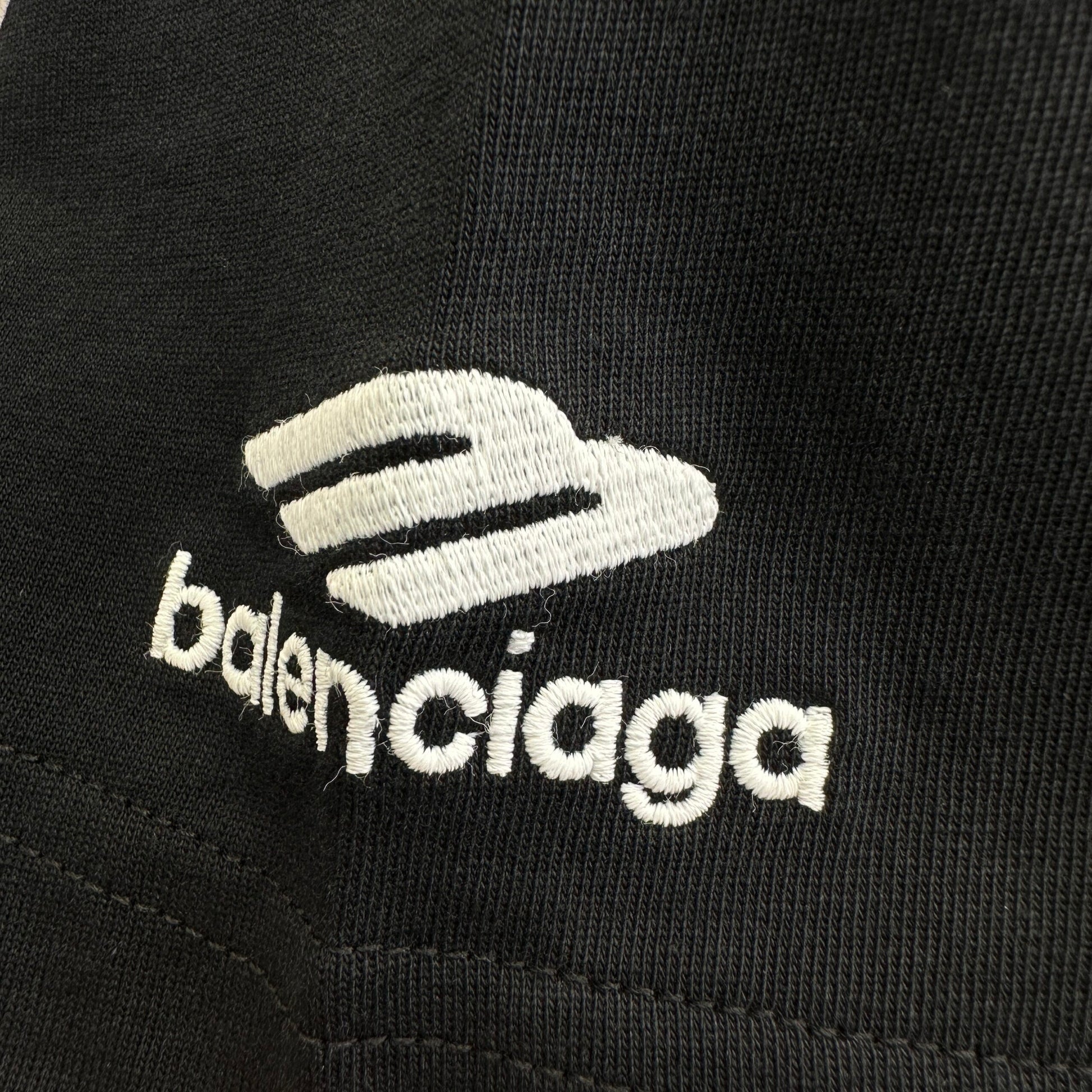Balenciaga T Cămașă Exclusive - prezentare produs