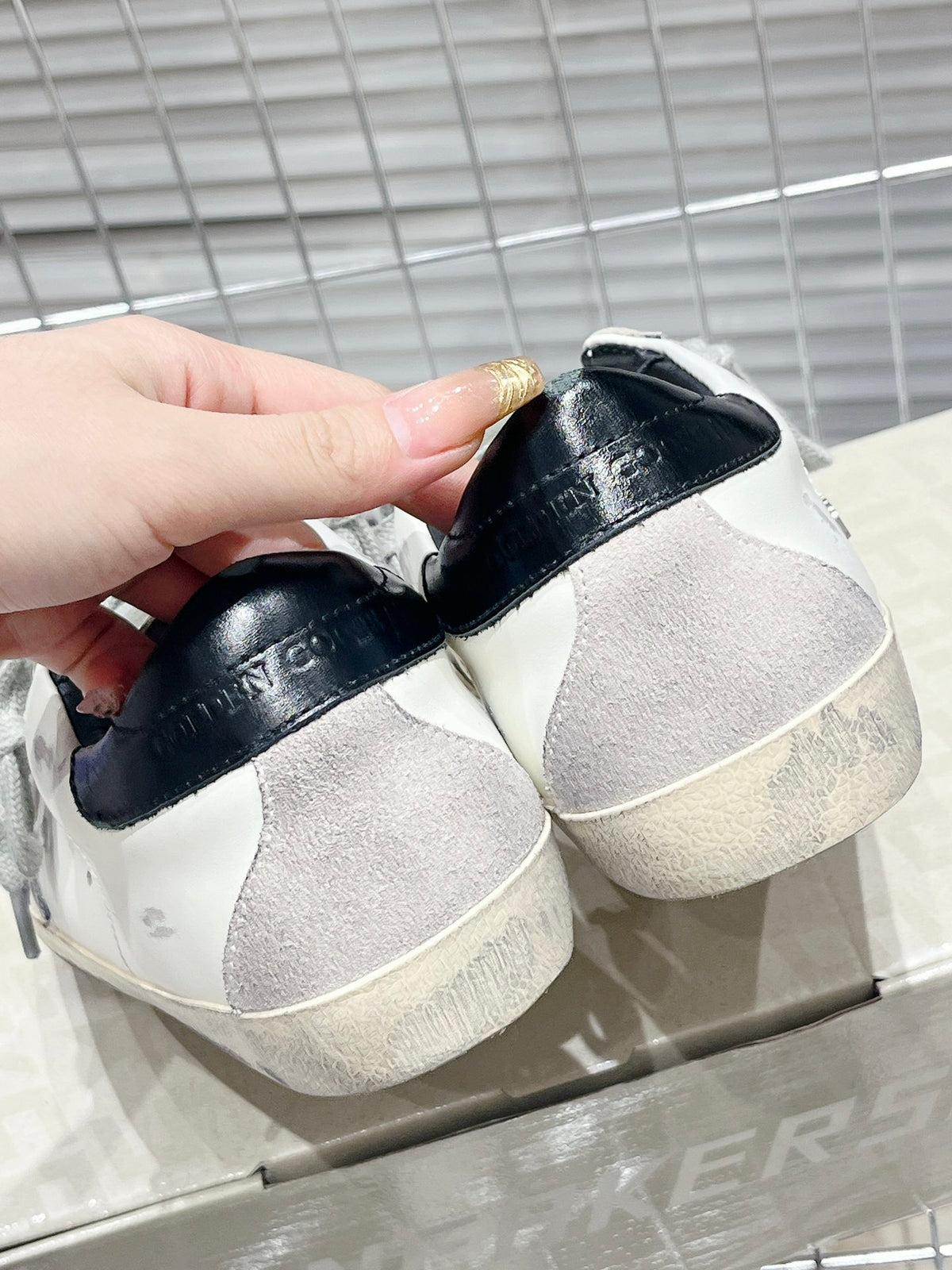 Golden Goose Deluxe G48 Pantofi sport - prezentare produs