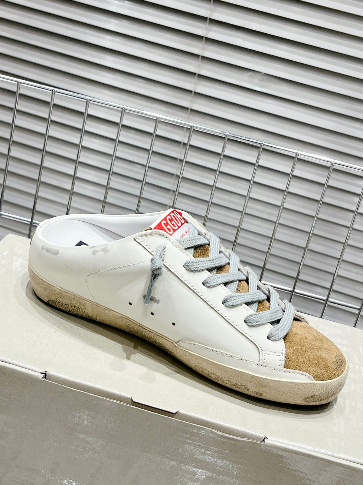 Golden Goose Deluxe G51 Pantofi sport - prezentare produs