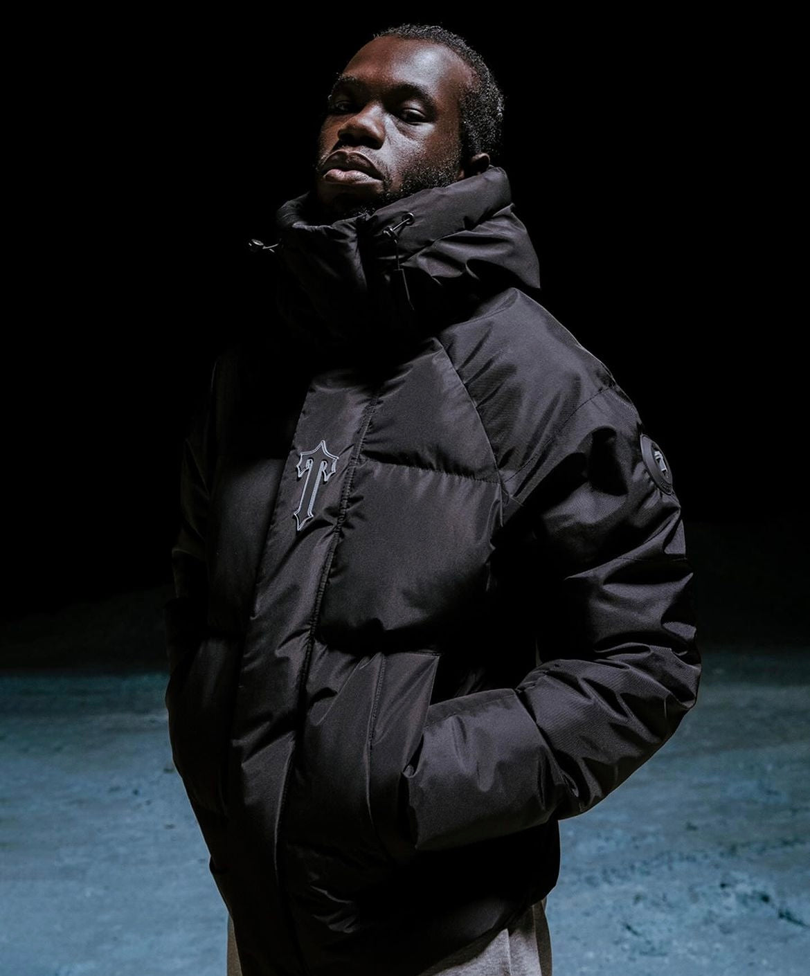 Trapstar Geacă Decoded Arch Puffer Negru New Colecție - prezentare produs