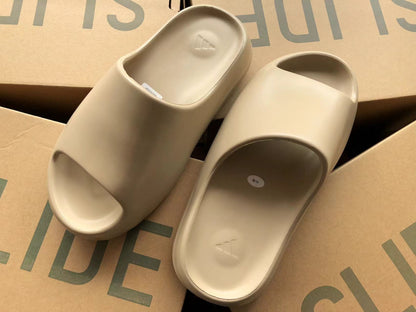Adidas Yeezy Slapi Bone - prezentare produs