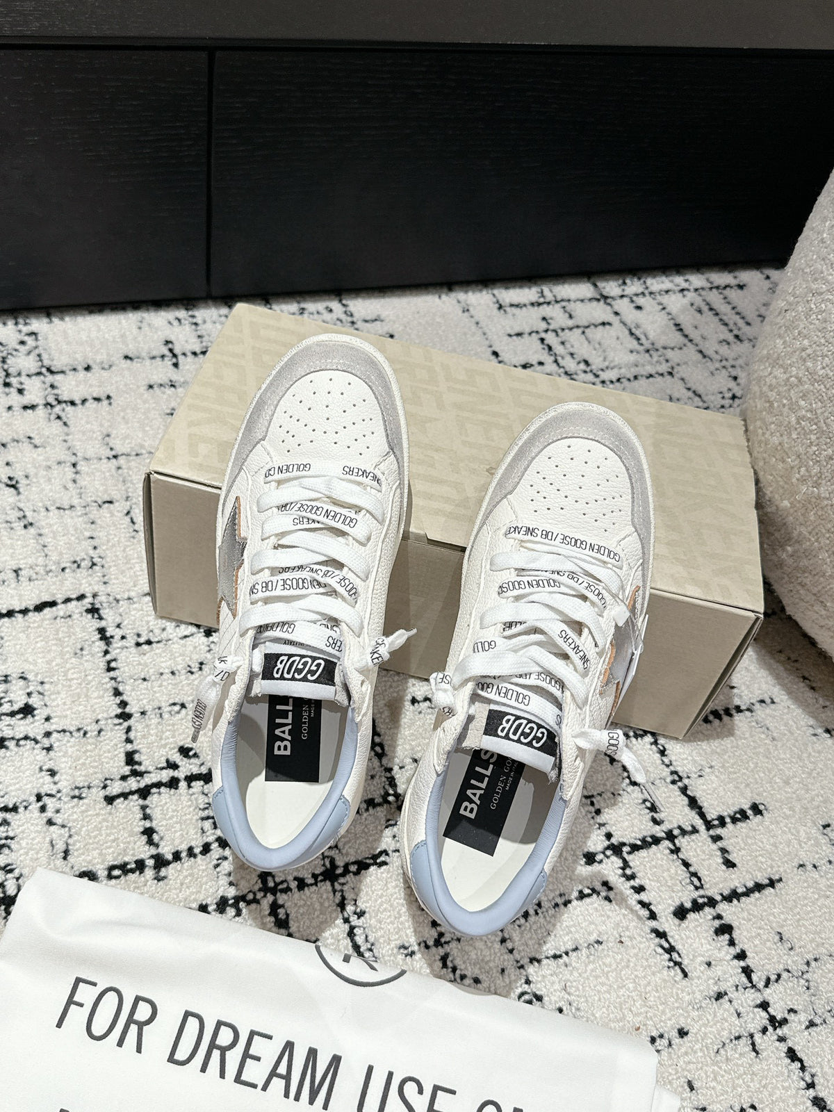 Golden Goose Deluxe G05 Pantofi sport - prezentare produs
