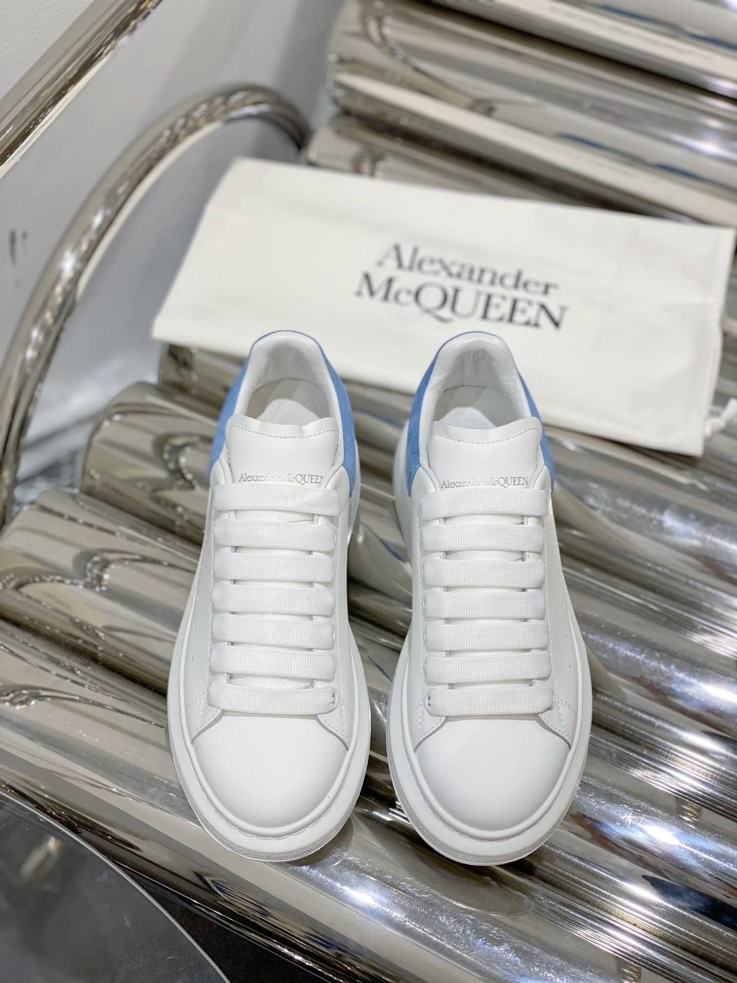 Alexander McQueen Baby Albastru Alb - prezentare produs