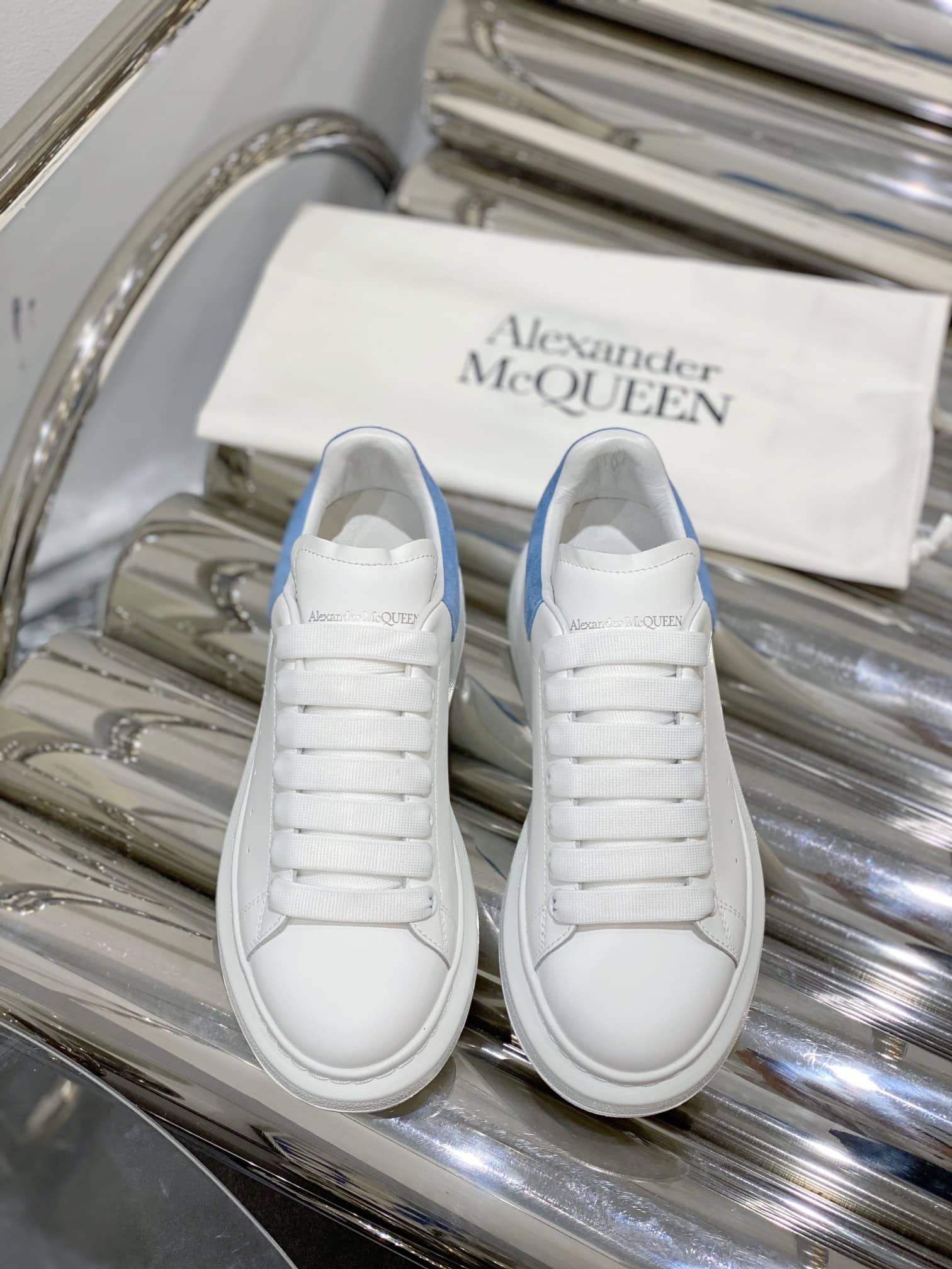 Alexander McQueen Baby Albastru Alb - prezentare produs