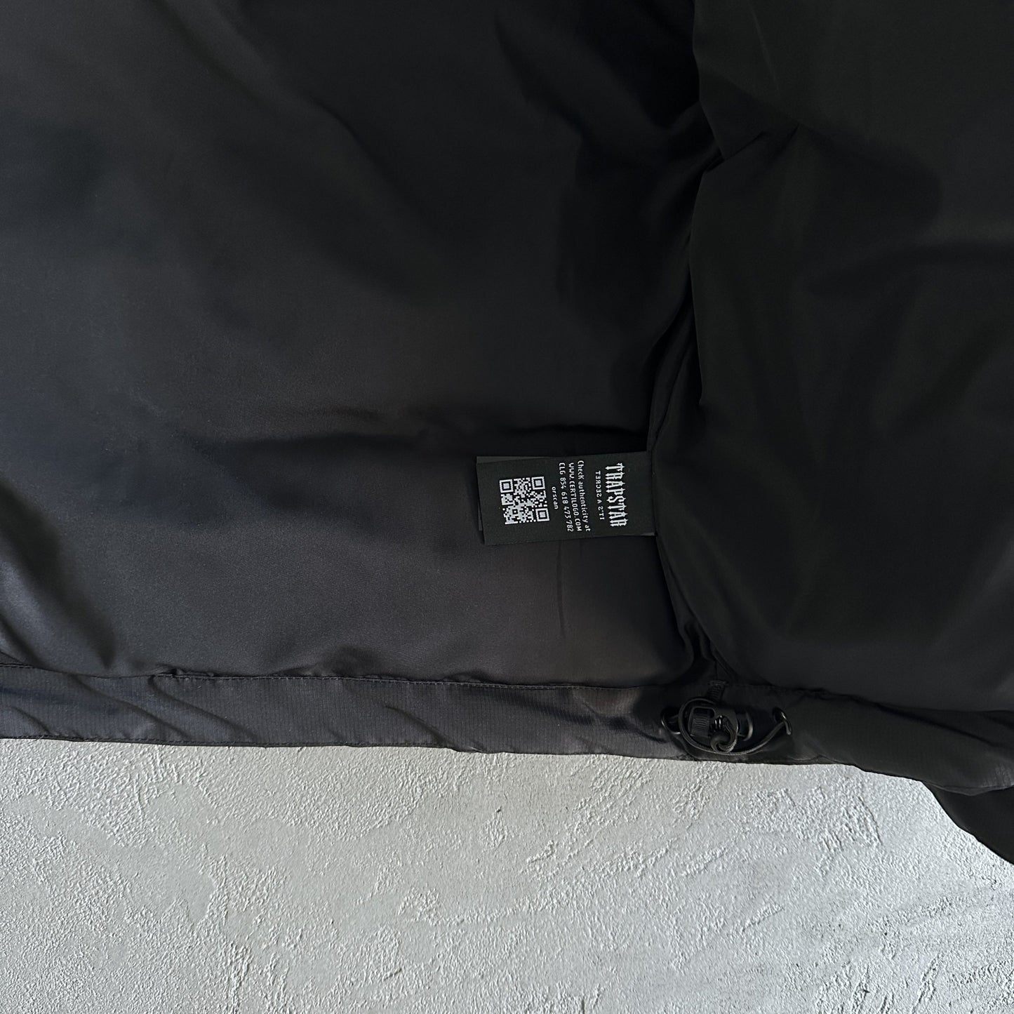 Trapstar Geacă Hooded Negru Roșu New Colecție - prezentare produs