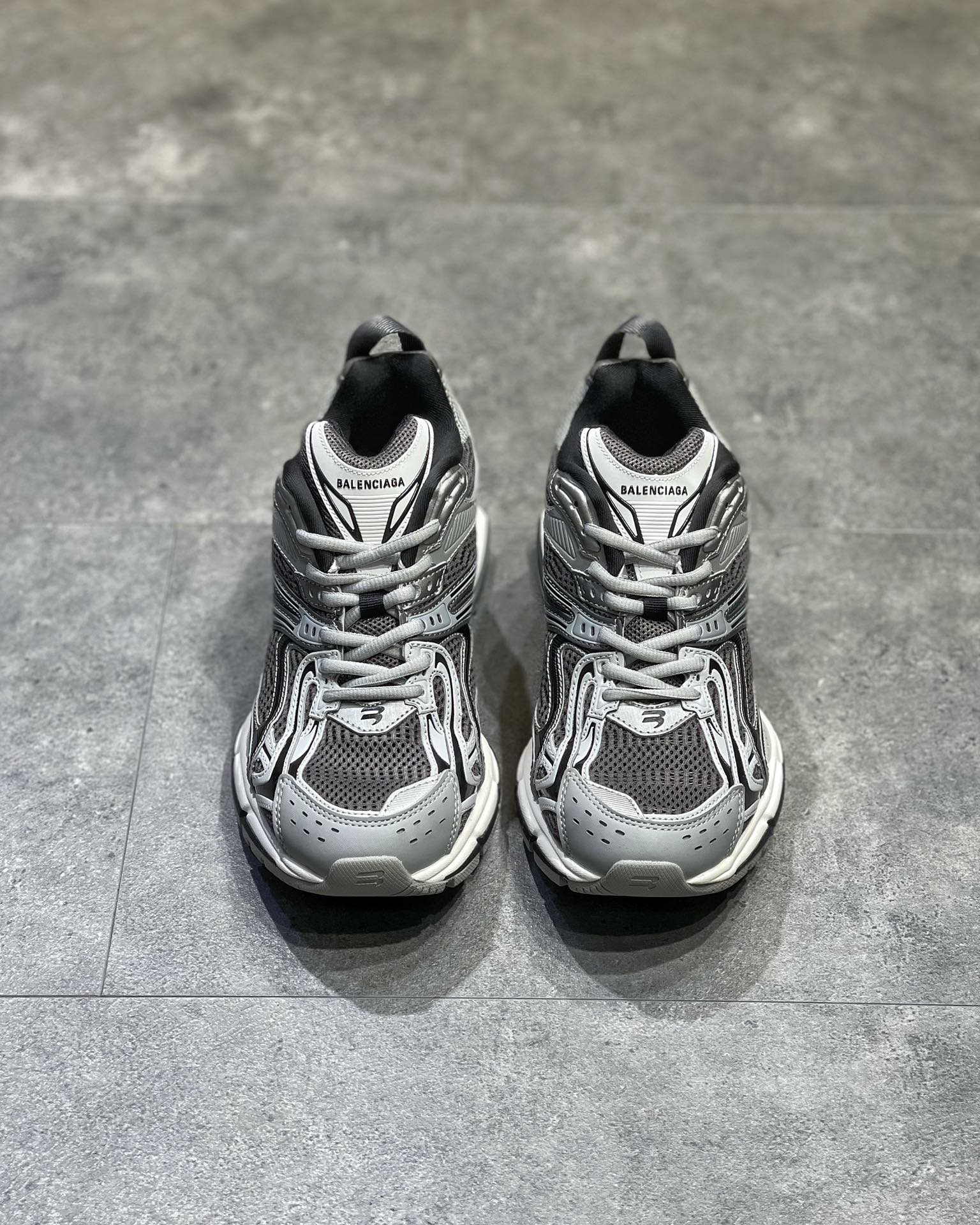 Balenciaga X Pande Gri Pantofi sport - prezentare produs